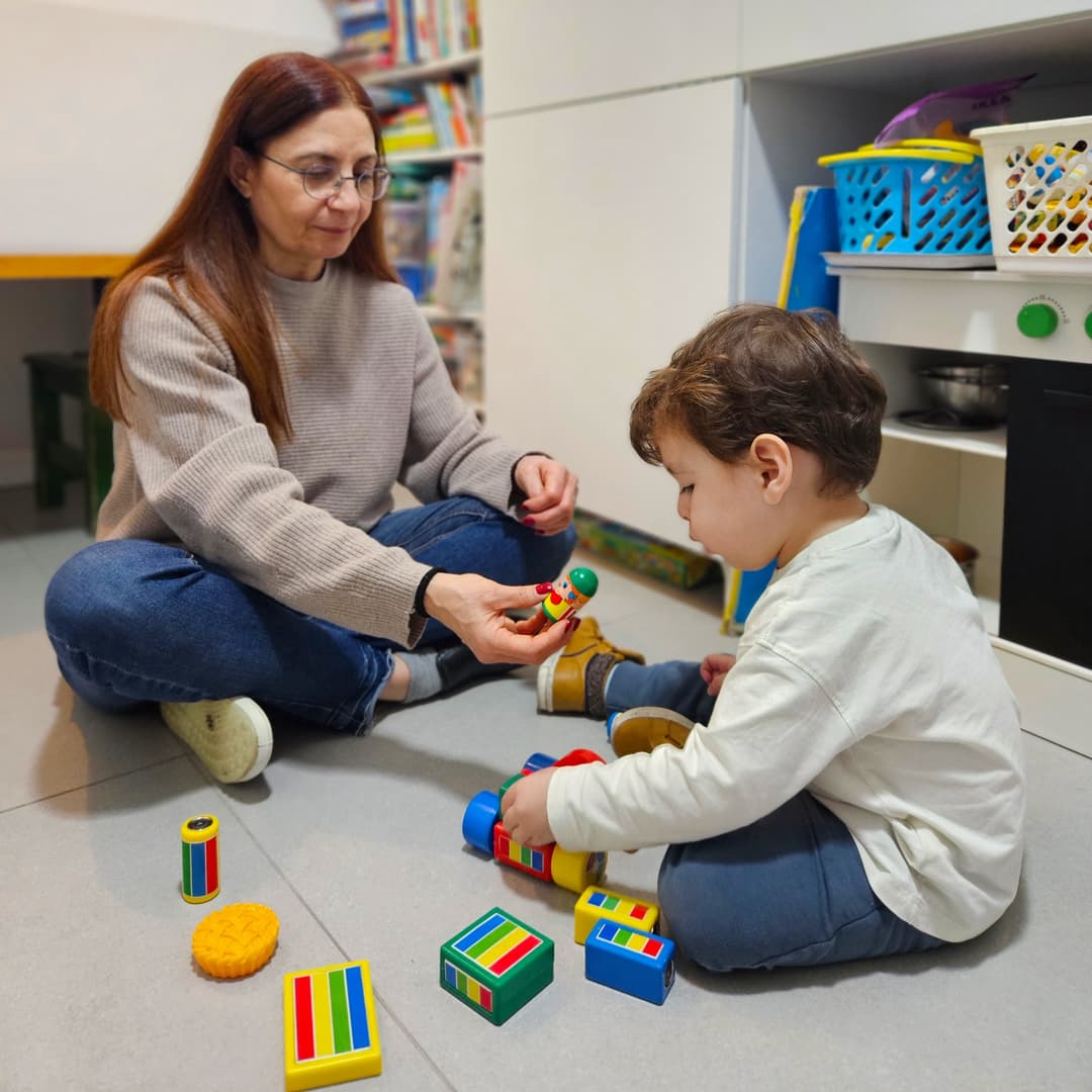 רונית מורשת - קלינאית תקשורת בפעילות טיפולית עם ילד